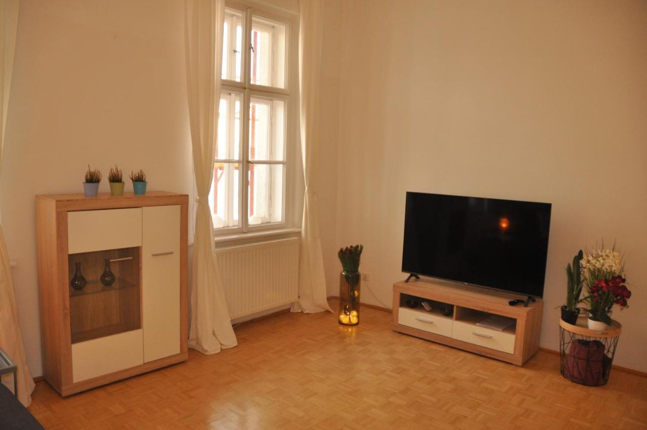 Wunderschone Altbauwohnung In Zentraler Lage Viena